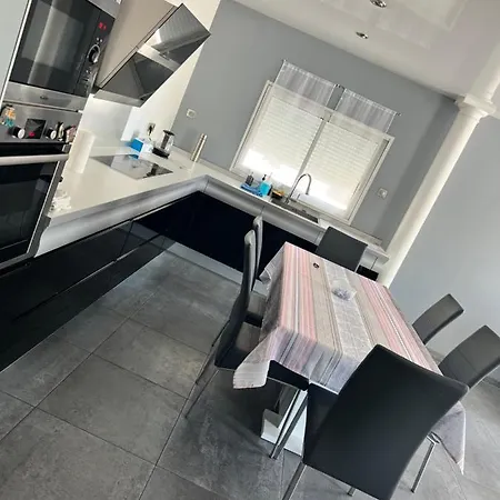 Villa Conviviale Гостевой дом
