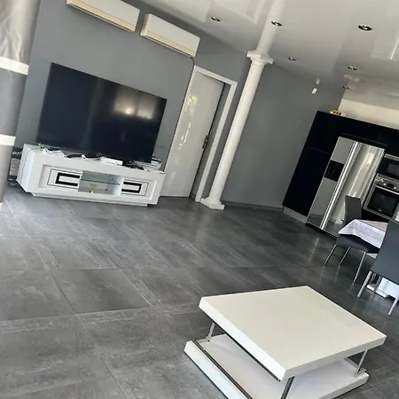 Villa Conviviale Гостевой дом *